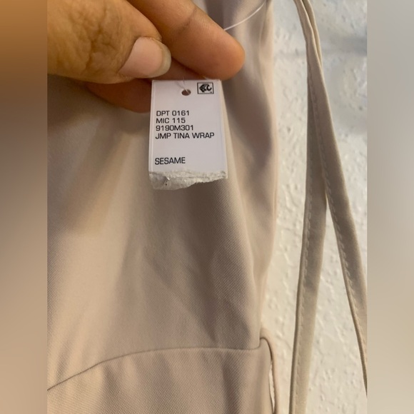 ANTONIO MELANI Women's Natural Wrap Front V-neck Tina Sleeveless Jumpsuit Sz 4 - Picture 6 of 8